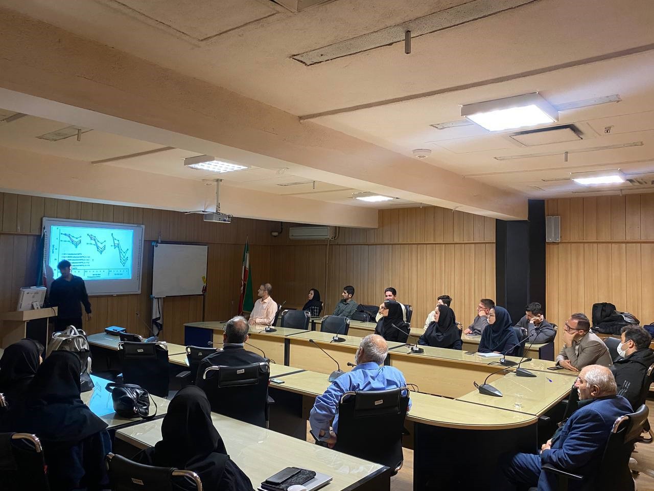 ششمین جلسه ژورنال کلاب دانشجویان ارشد بهداشت حرفه‌ای در نیمسال اول 1405-1404 برگزار شد