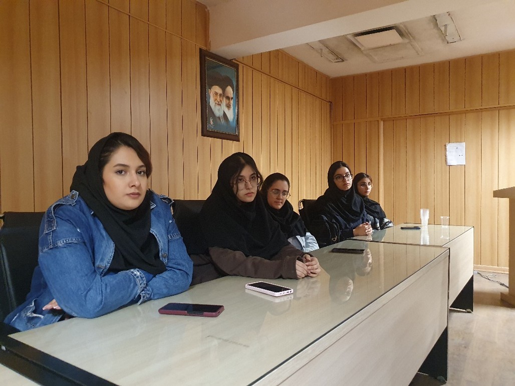 جلسه معارفه دانشجویان جدید الورود کارشناسی گروه بهداشت حرفه ای و ایمنی کار  برگزار شد.