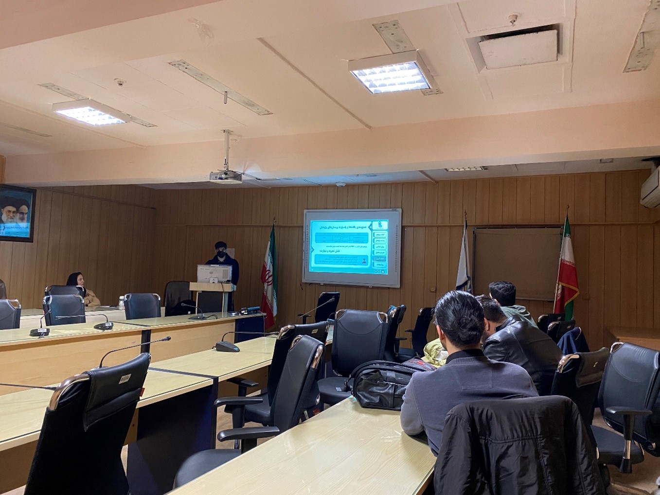 هشتمین جلسه ژورنال کلاب دانشجویان ارشد بهداشت حرفه ای و ایمنی کار در نیمسال اول 1405-1404 برگزار شد