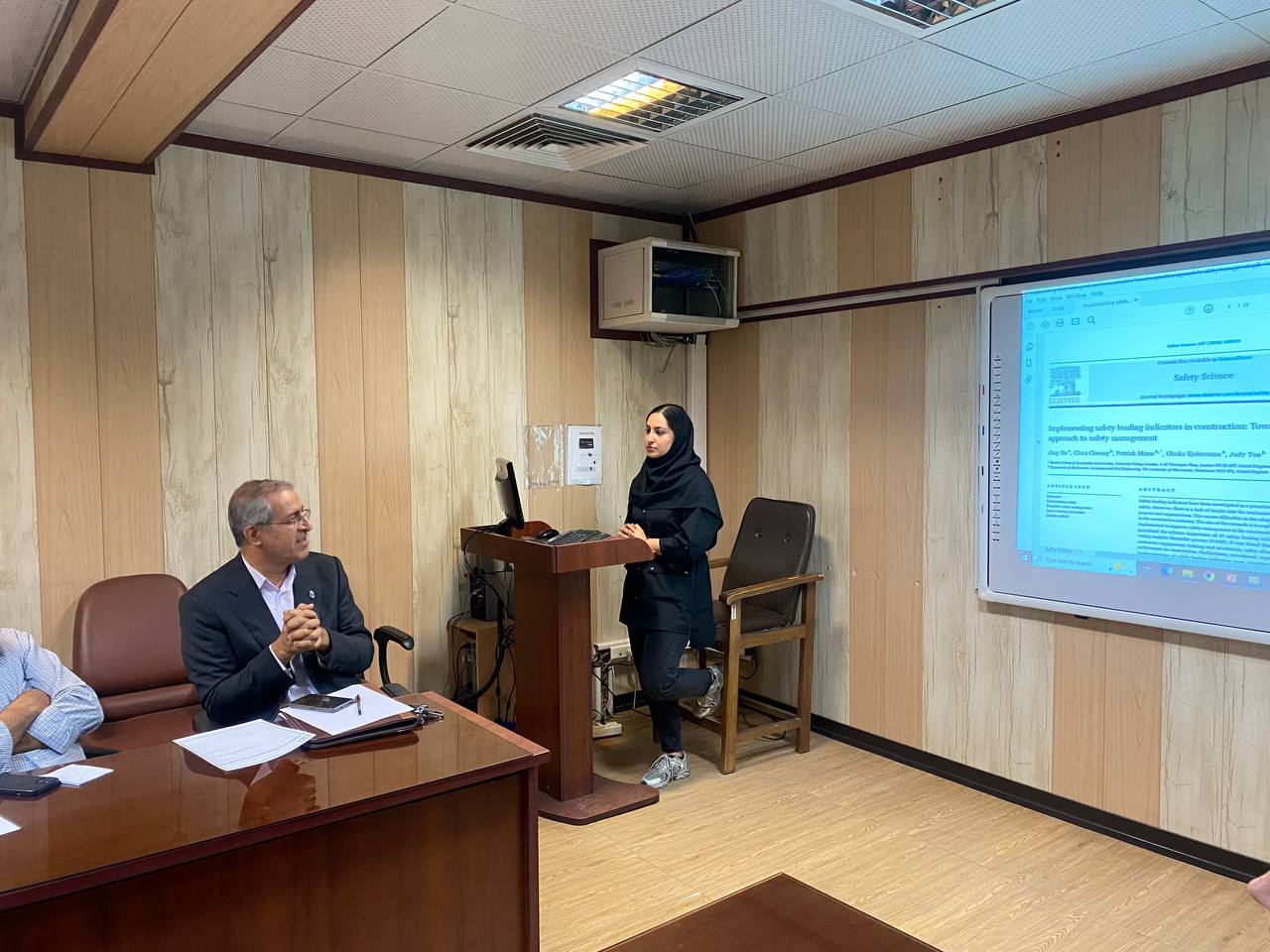 اولین جلسه ژورنال کلاب دانشجویان ارشد مدیریت بهداشت، ایمنی و محیط زیست(HSE) برگزار شد.