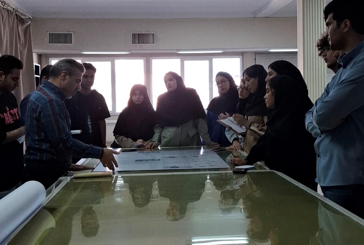 بازدید آموزشی دانشجویان کارشناسی بهداشت حرفهای از صنعت چاپ افست