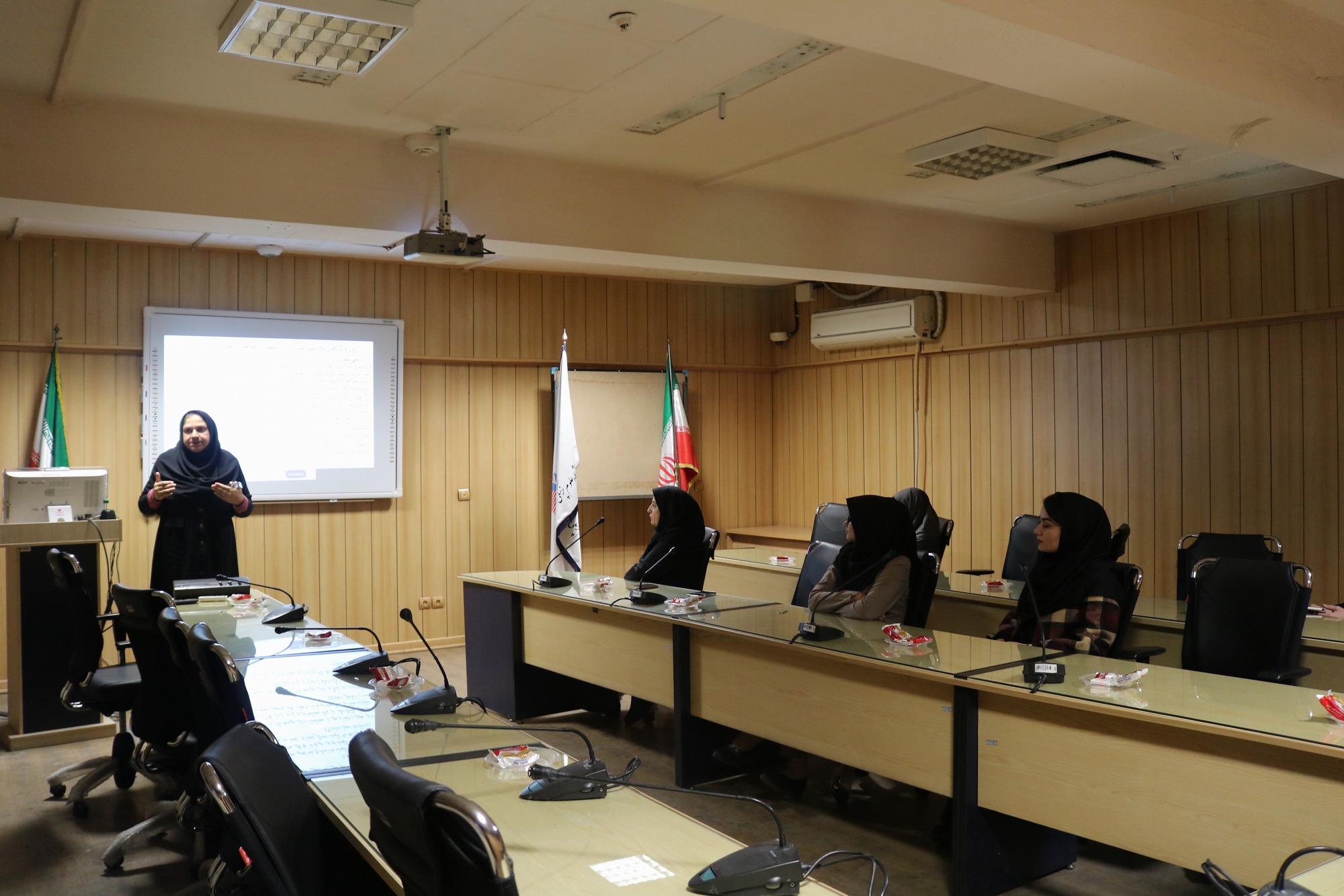 نشست علمی تخصصی در باب فواید روزه‌داری و اصول تغذیه صحیح در ماه رمضان برگزار شد.