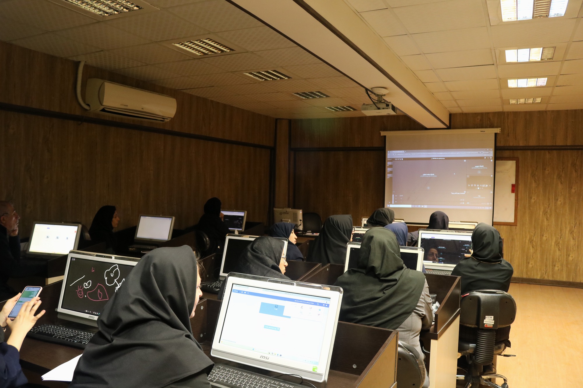 کارگاه آموزشی برگزار شده ی « آشنایی با سامانه آموزش مجازی (LMS) » 