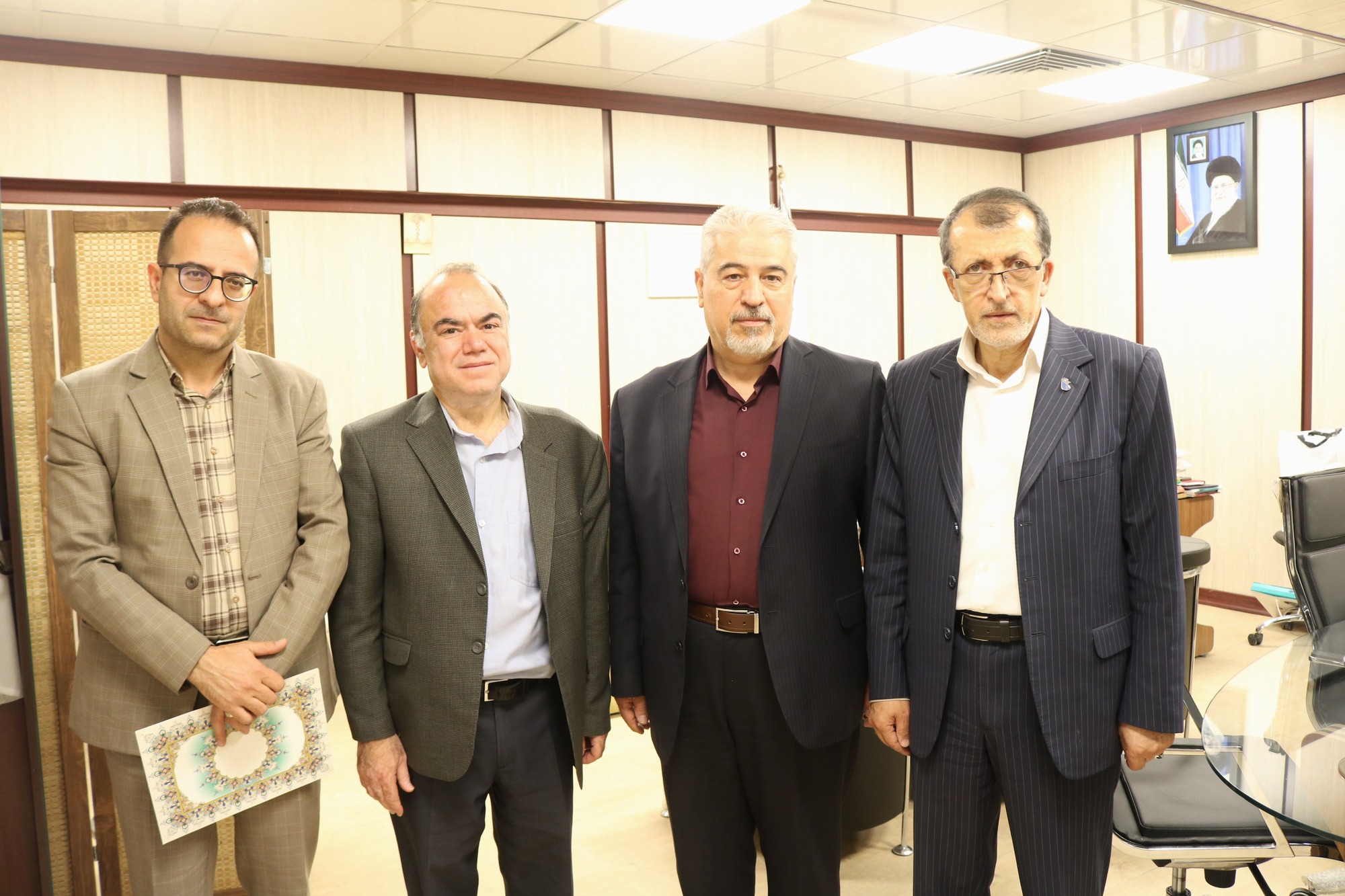 تجلیل هیئت‌رئیسه دانشکده بهداشت از اساتید به مناسبت روز معلم